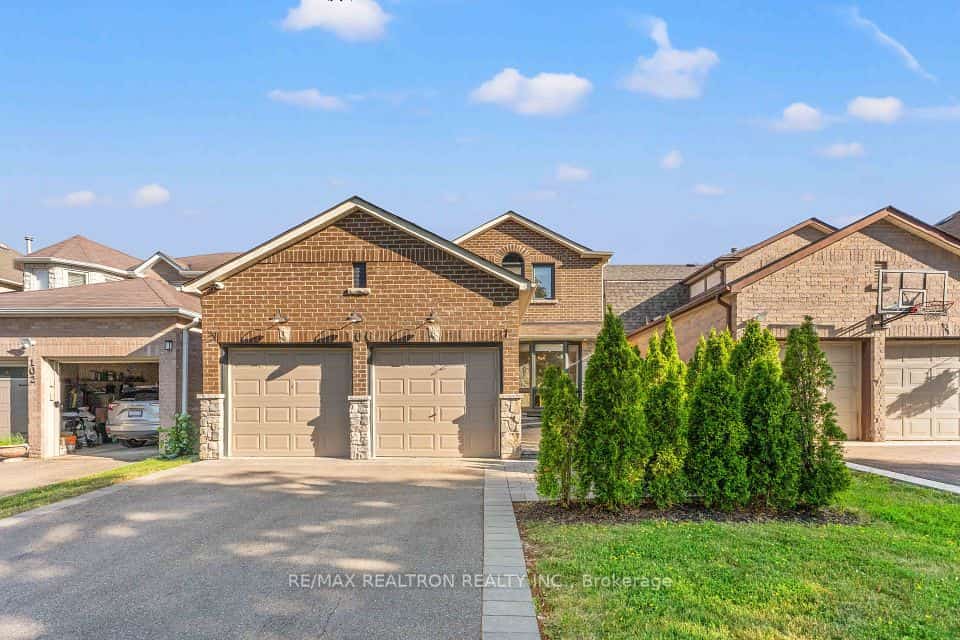 106 Roseborough Crescent, Vaughan, ON L4J 4T9