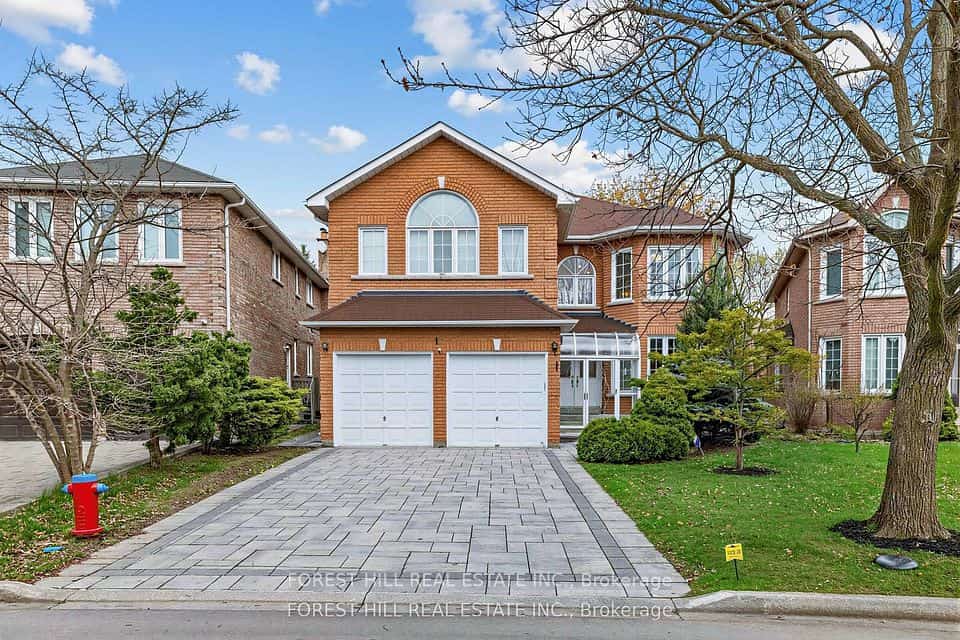 17 Lady Lynn Crescent, Richmond Hill, ON L4B 3V5