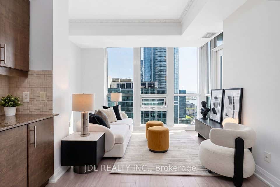 16 Harbour Street #4006, Toronto, ON M5J 2Z7