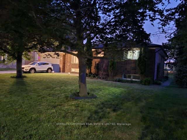 92 Bond Crescent, Richmond Hill, ON L4E 3K7