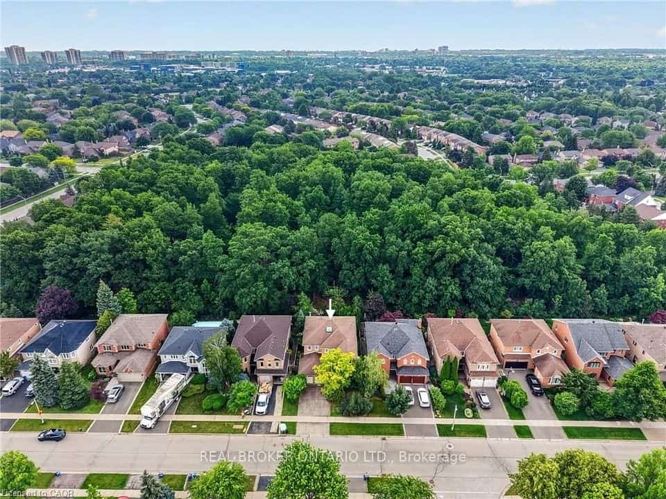 2152 Grand Ravine Drive, Oakville, ON L6H 6B3