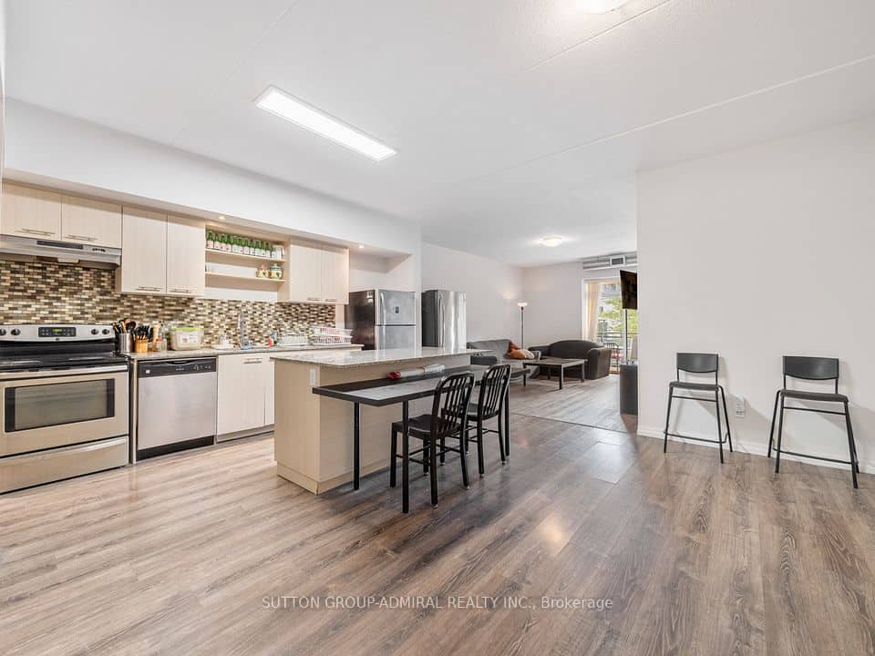 8 Hickory Street W, Waterloo, Waterloo