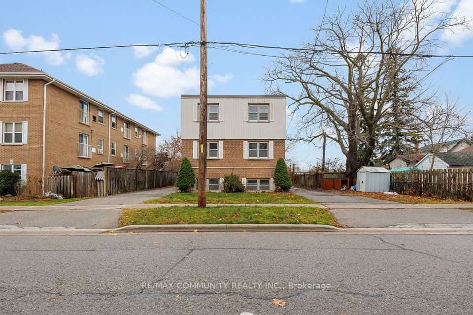 383 Buena Vista Avenue #B3, Oshawa, ON L1J 2M6