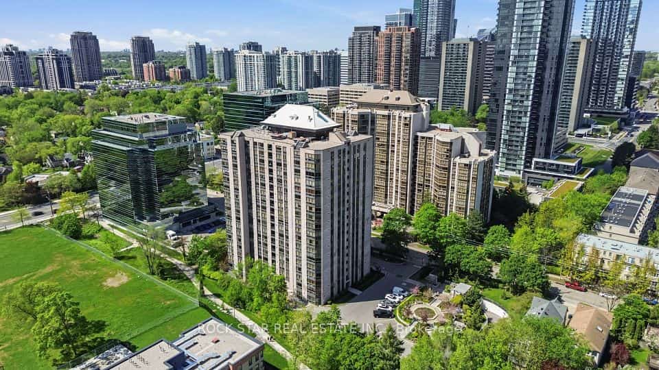 5 Kenneth Avenue #701, Toronto, ON M2N 6M7