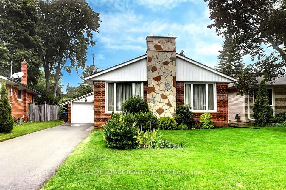 3119 Ballydown Crescent, Mississauga, ON L5C 2C9