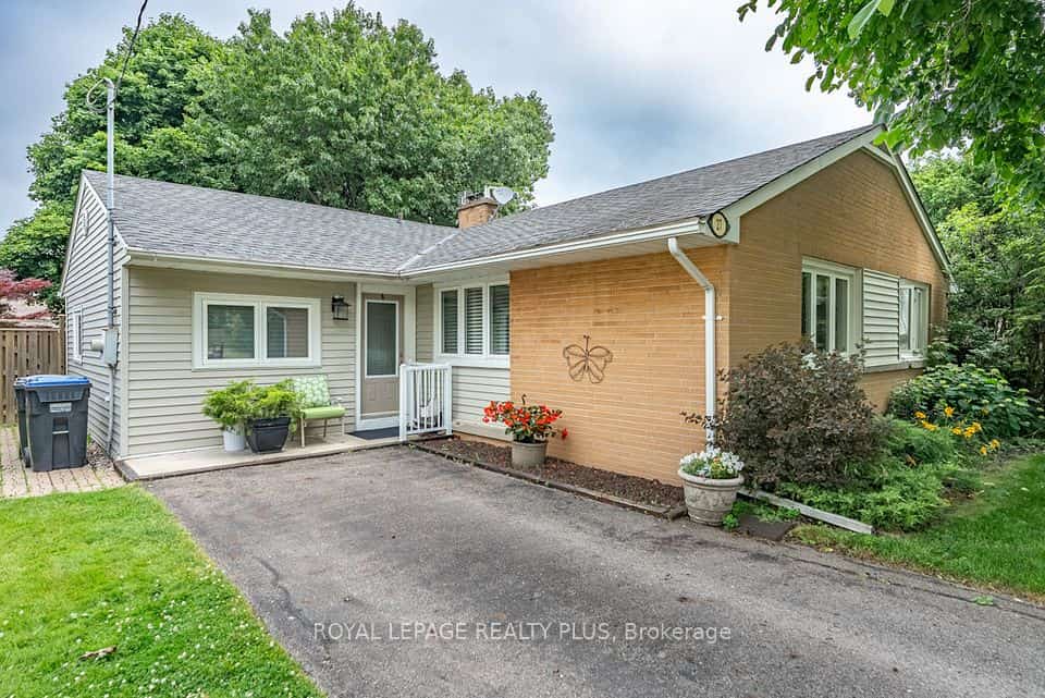 27 Sora Drive, Mississauga, ON L5M 1B3