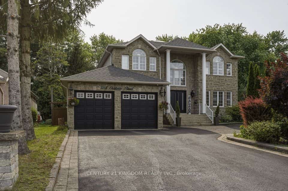 1598 Oakburn Street, Pickering, ON L1V 6M9