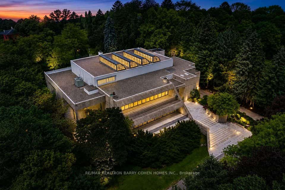 30 High Point Road, Toronto, ON M3C 2R3