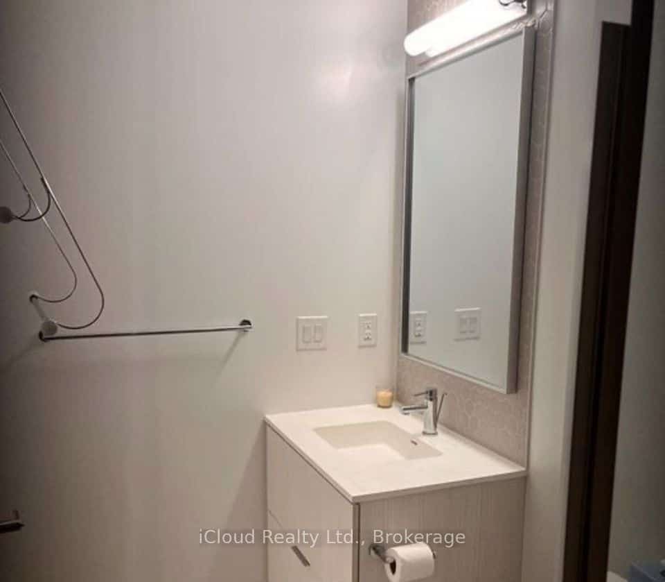 2520 Eglinton Avenue W #1618, Mississauga, ON L5M 0Y2