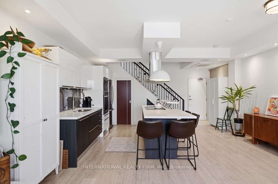 500 Richmond St Street W #PH27, Toronto, ON M5V 1Y2