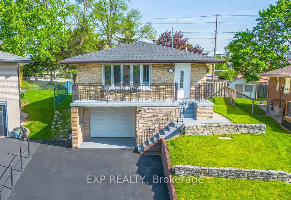 35 Hillsborough Crescent, Kitchener, ON N2E 1J5