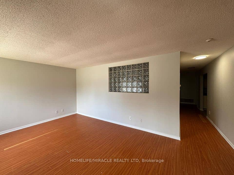 565 Kennedy Road, Toronto