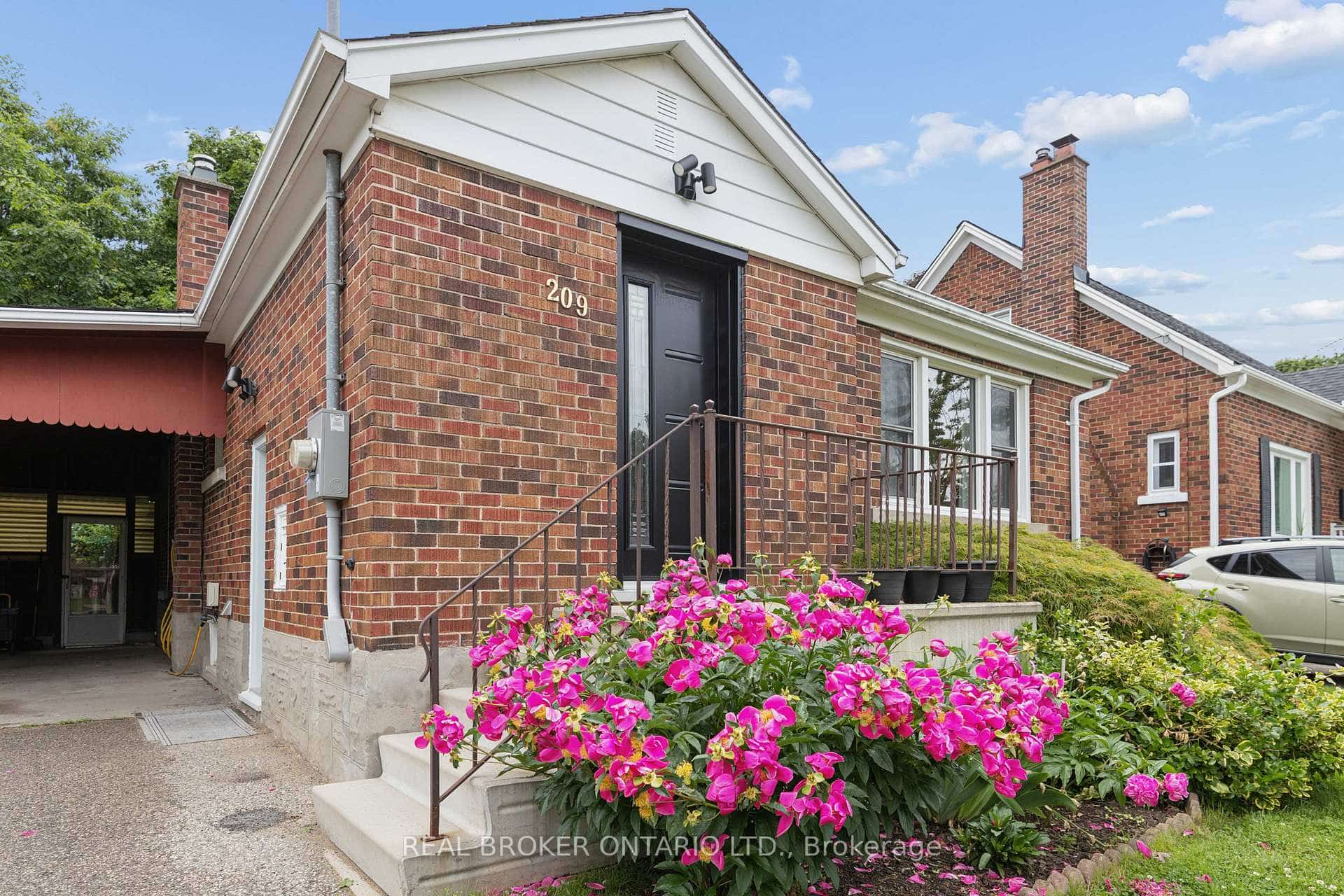 209 Bedford Road, Kitchener, ON N2G 3A5