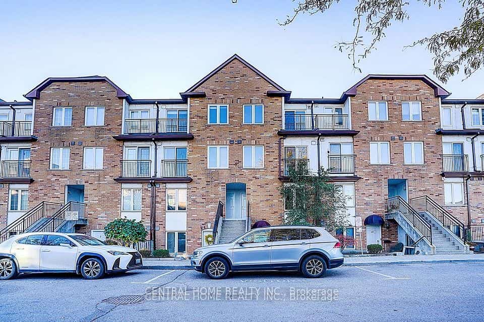 988 Sheppard Avenue W #11, Toronto, ON M3H 2T6