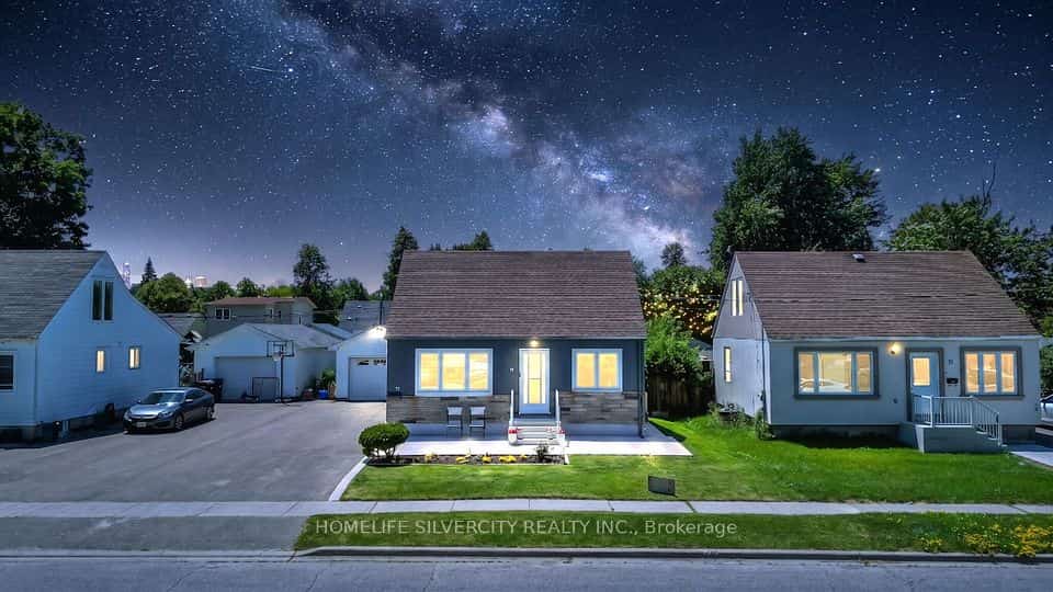 19 Pleasantview Avenue, Brampton, ON L6X 1W5