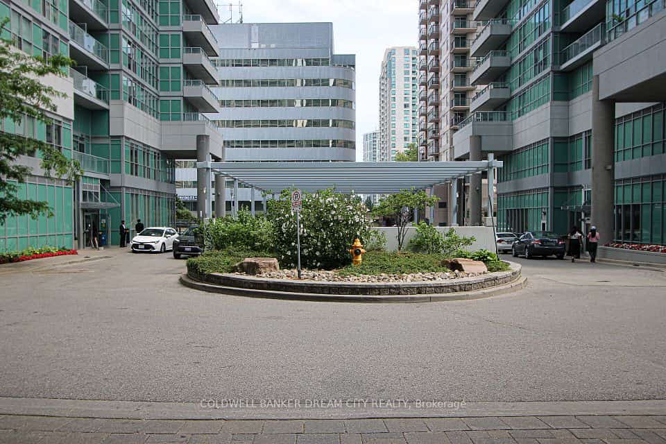 60 Town Centre Court #1106, Toronto, ON M1P 0B1