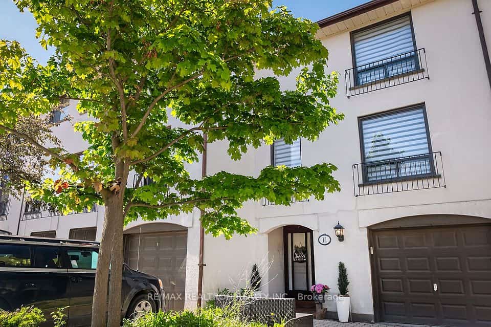 7077 Estoril Road #11, Mississauga, ON L5N 1N3