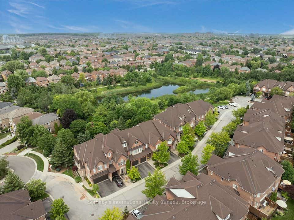 300 Ravineview Way #41, Oakville, ON L6H 7J2