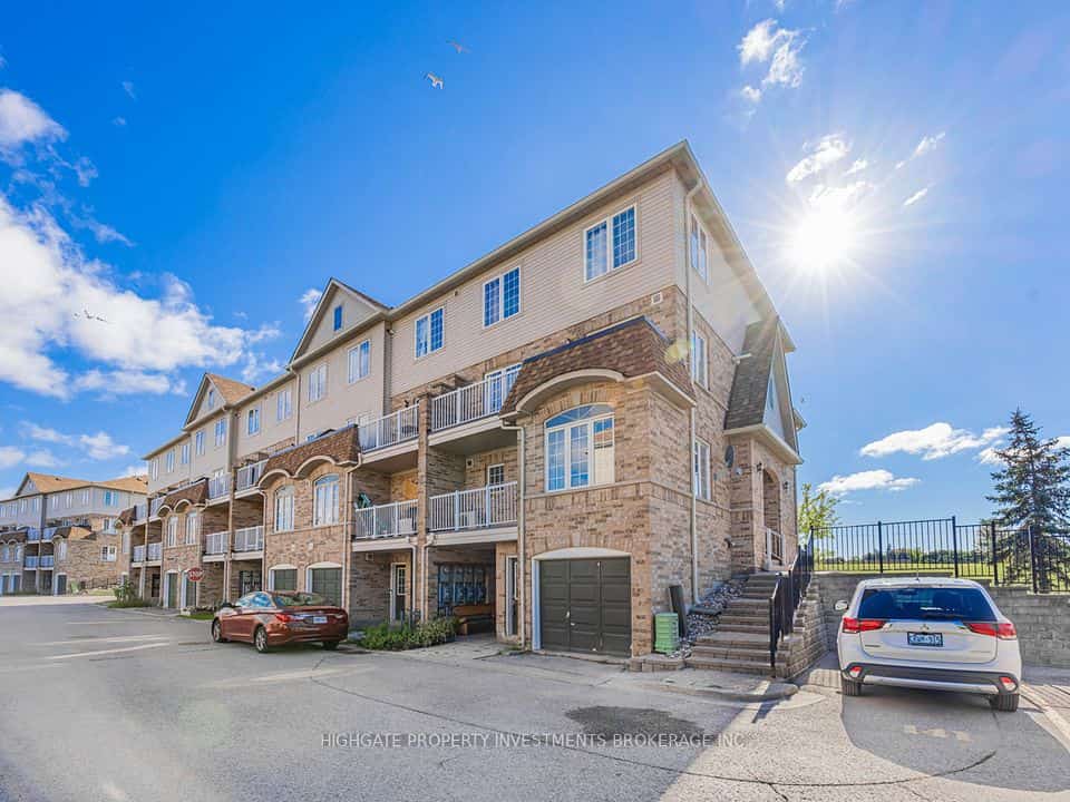 200 McLevin Avenue #3, Toronto, ON M1B 6C6