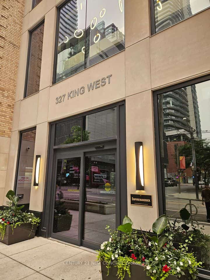327 King Street W #1502, Toronto, ON M5V 0W7