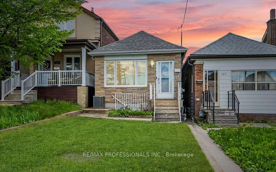 278 Caledonia Road, Toronto, ON M6E 4T3