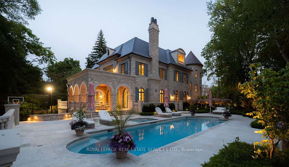 221 Forest Hill Road, Toronto, ON M5P 2N3