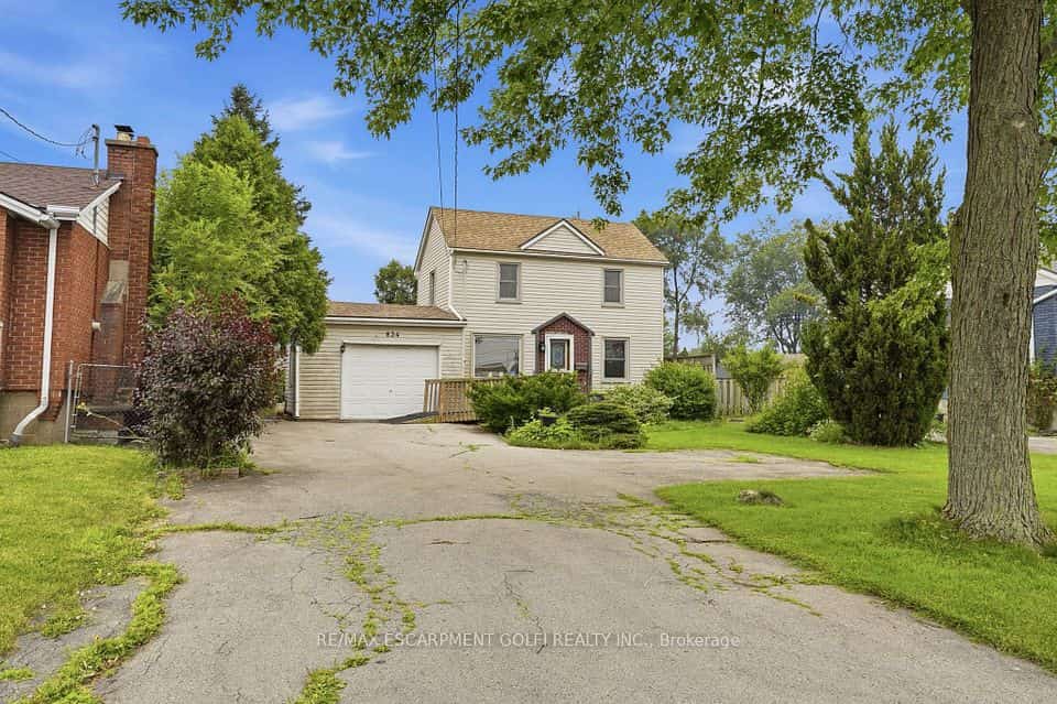 834 MOHAWK Road E, Hamilton, ON L8T 2R5
