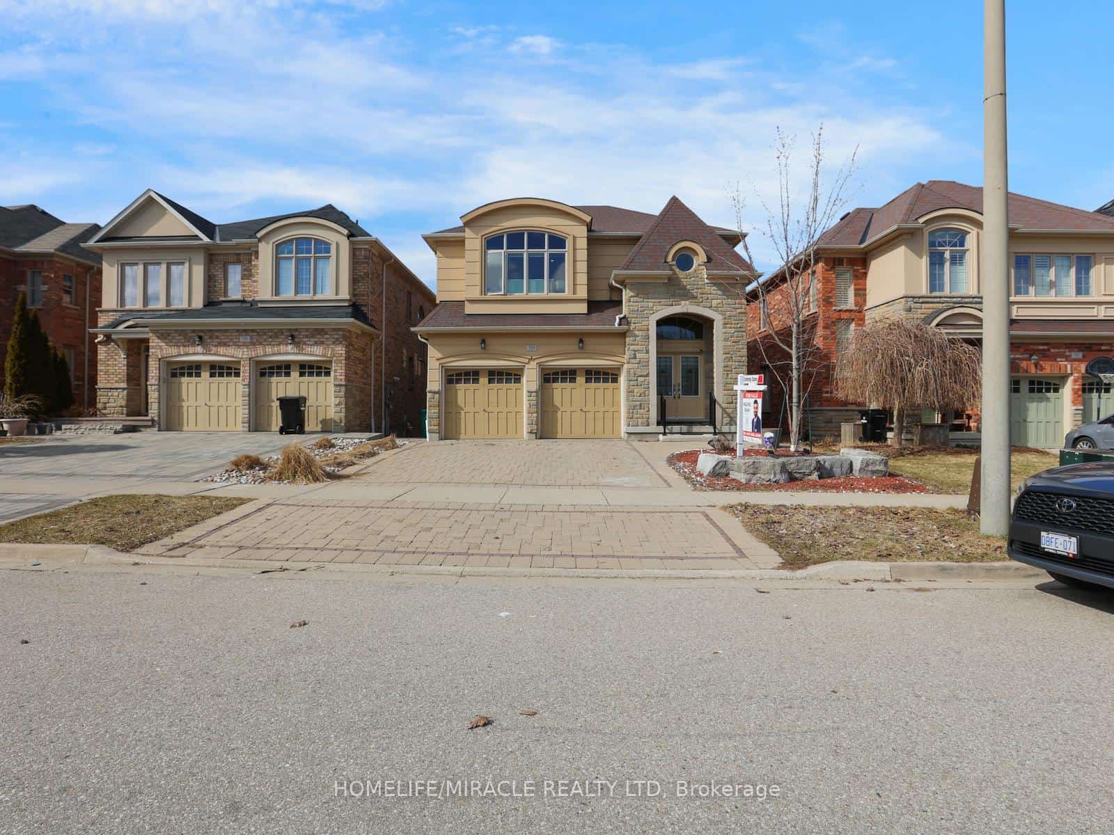 584 Pinery Trail, Waterloo, ON N2V 2Y3