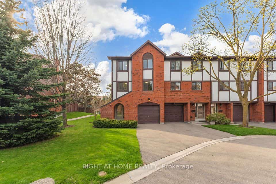4165 Fieldgate Drive #9, Mississauga, ON L4W 2M9