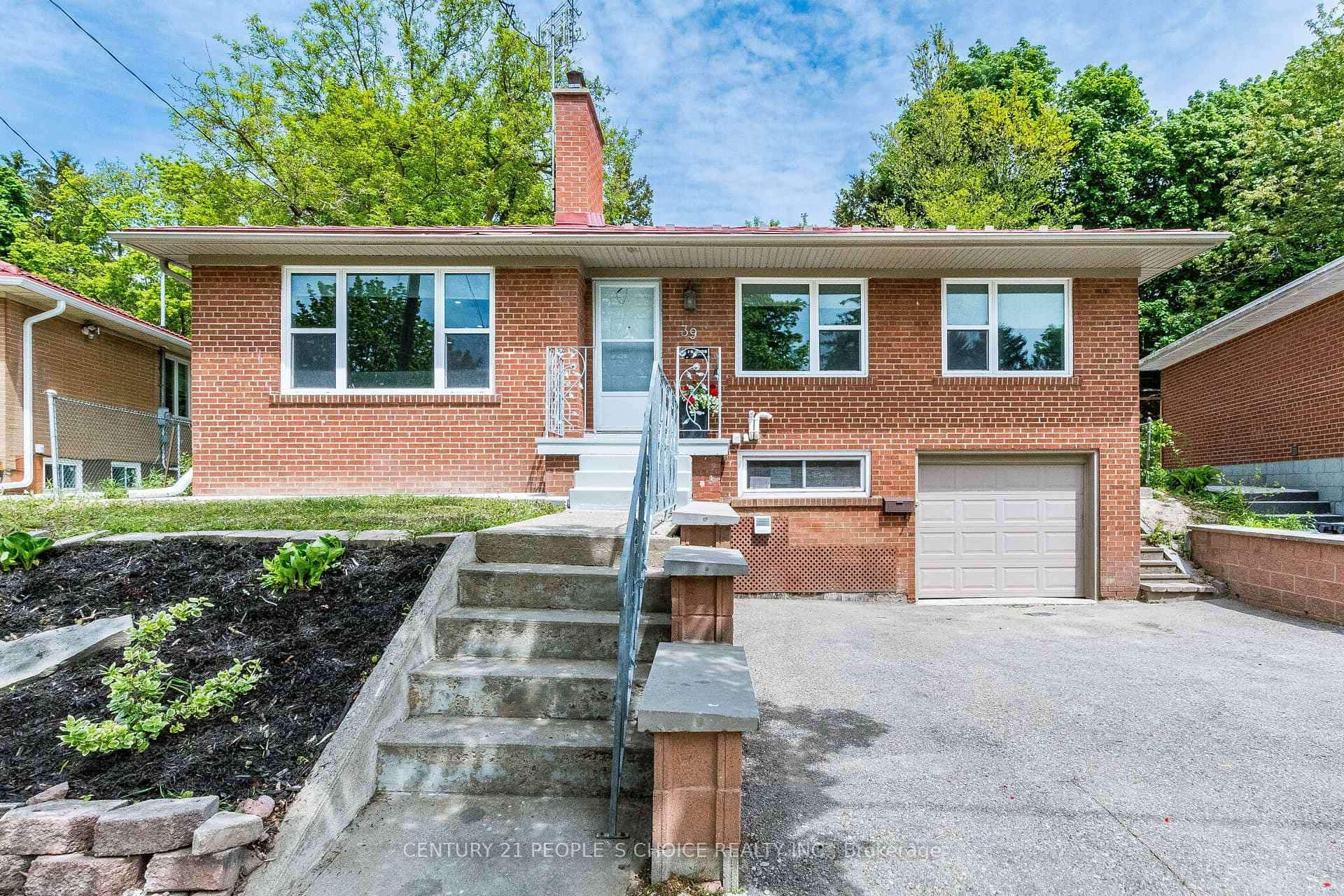 39 Meadowland Drive, Brampton, ON L6W 2R5
