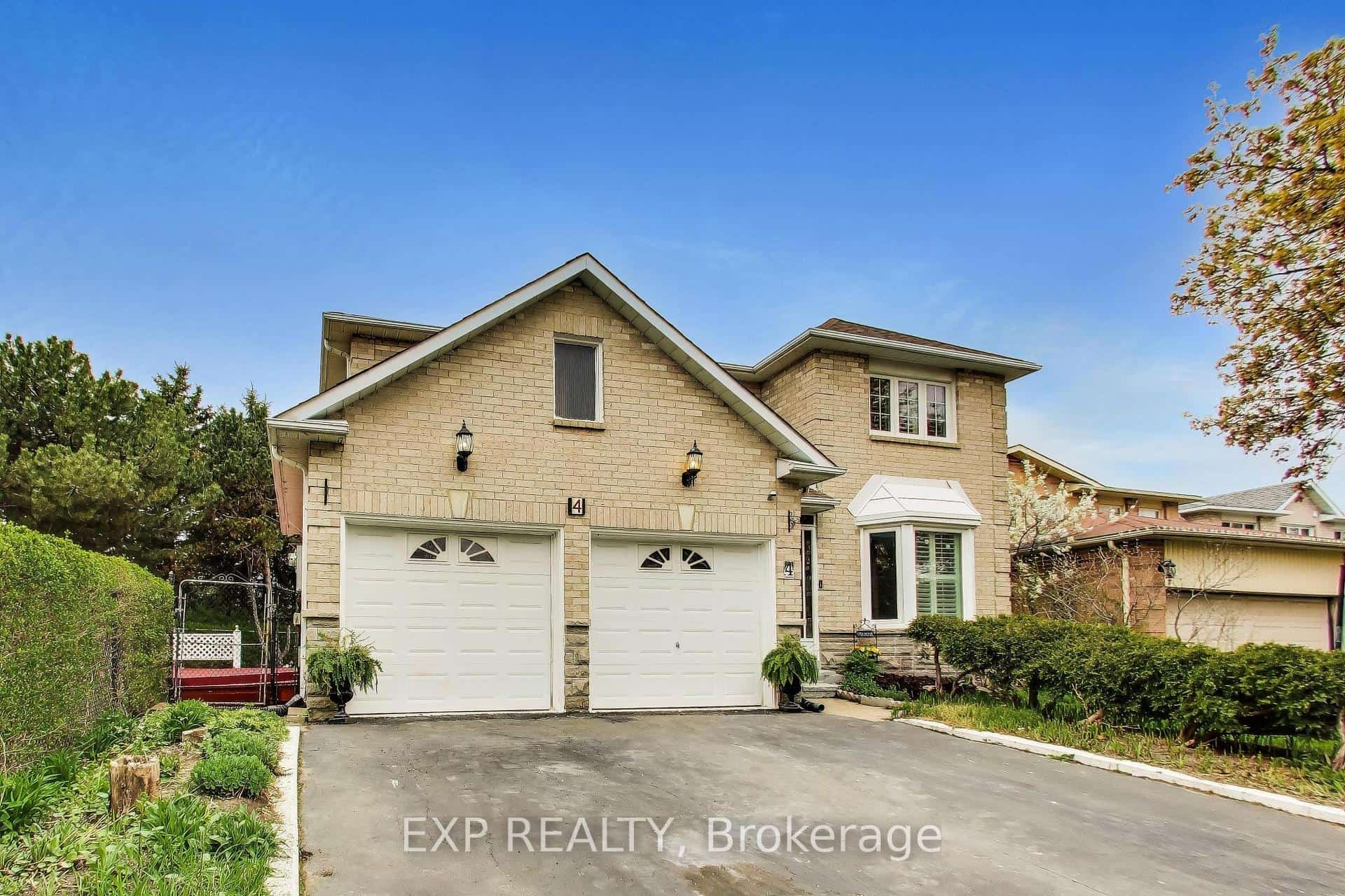 4 Leatherhead Court, Brampton, ON L6S 4R9