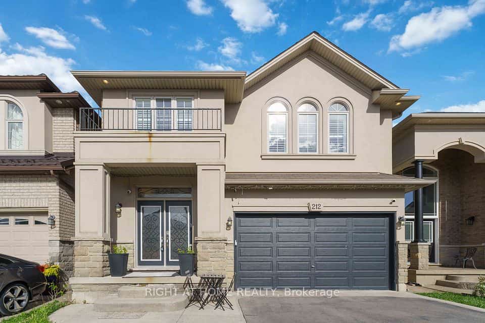 212 Chartwell Circle, Hamilton, ON L9A 0B6