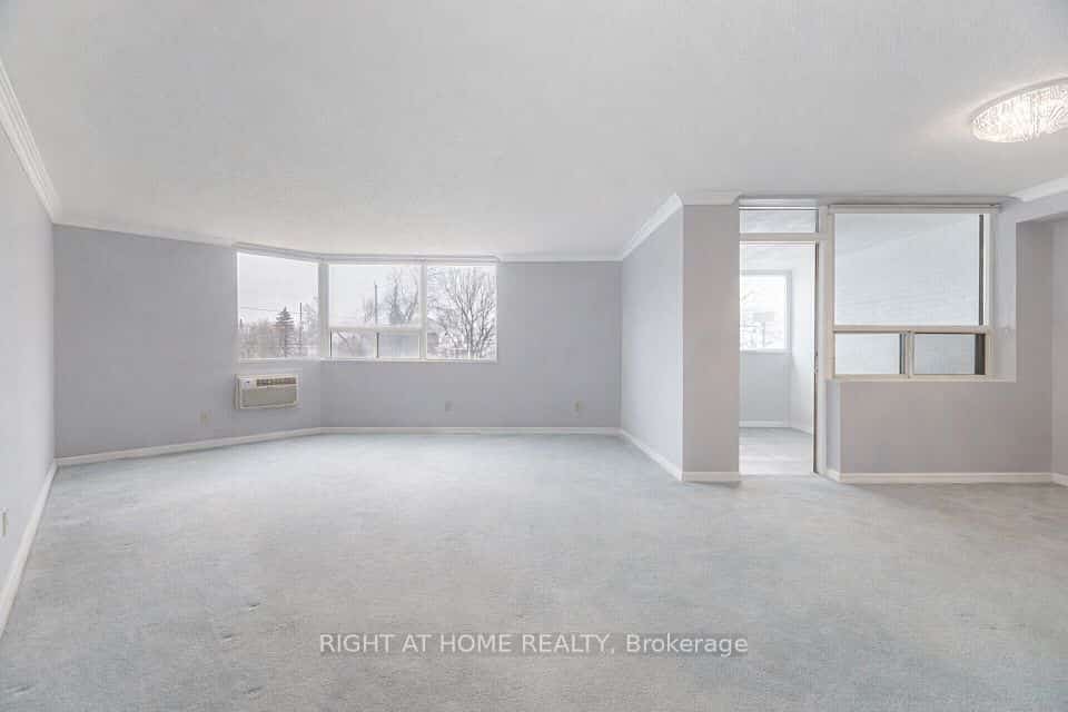 166 Mountain Park Avenue #201, Hamilton, ON L8V 1A1