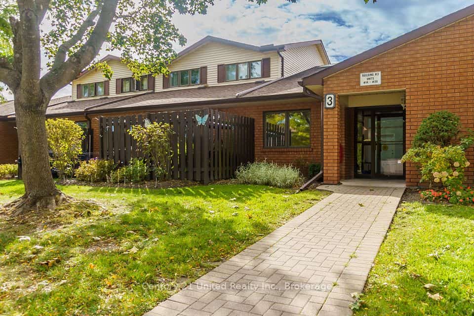 36 Champlain Crescent #15, Peterborough, ON K9L 1T1