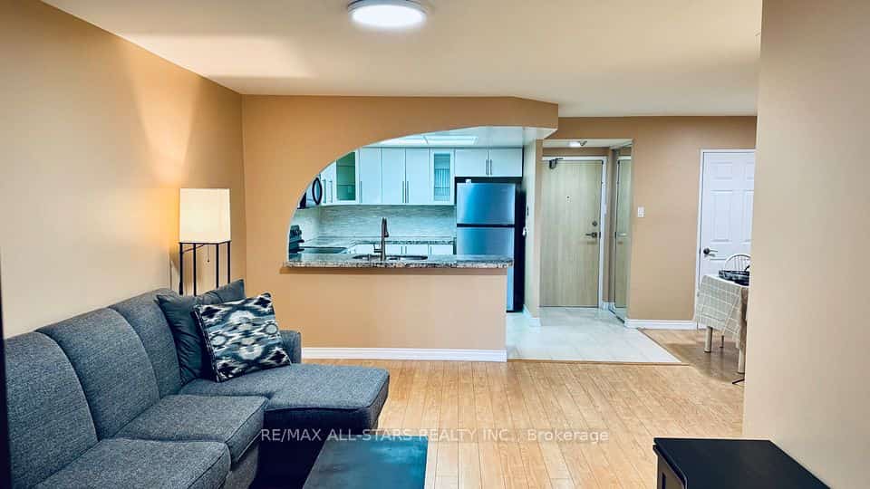 7601 Bathurst Street #402, Vaughan, ON L4J 4H5