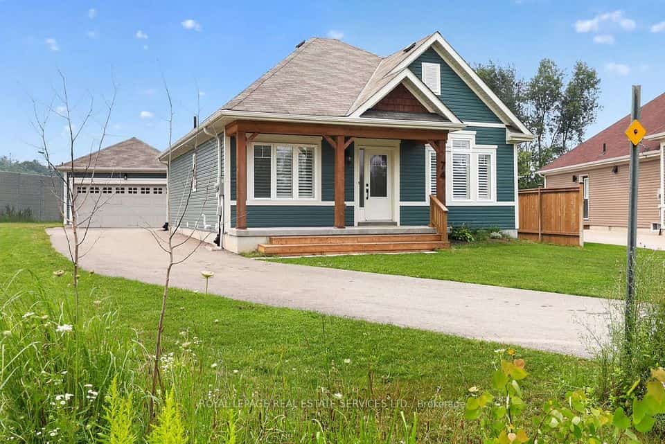 74 Robert Street S, Wasaga Beach, ON L9Z 2Y2