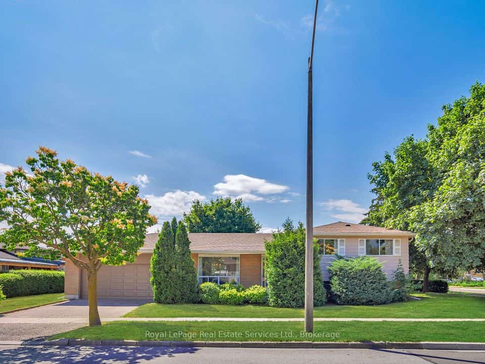 1 Mosswood Lane, Toronto, ON M9V 1M3