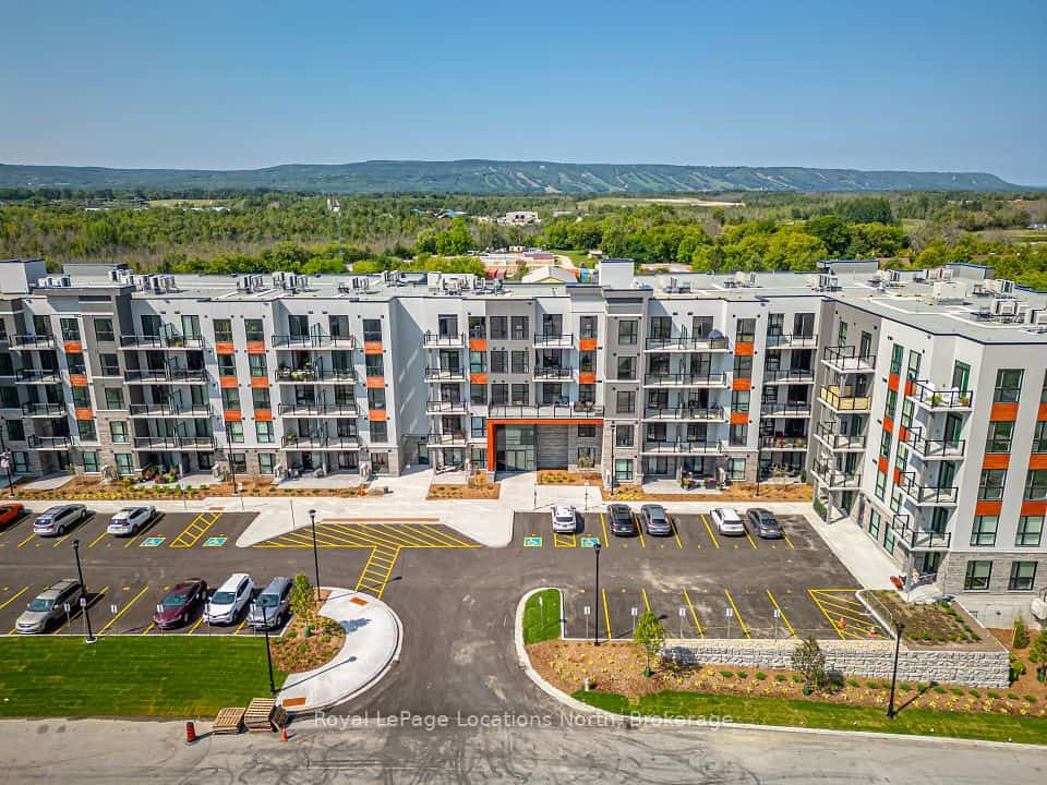 4 Kimberly Lane #422, Collingwood, ON L9Y 5B4