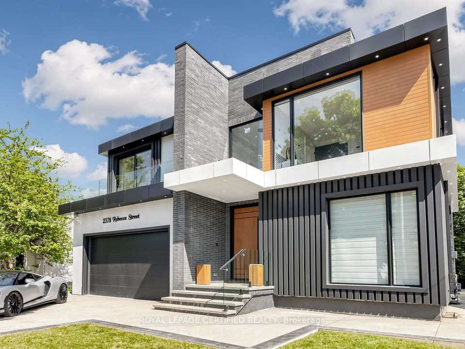 2378 Rebecca Street, Oakville, ON L6L 2A9