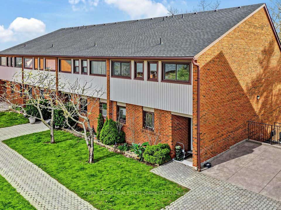 530 Falgarwood Drive #21, Oakville, ON L6H 1N3
