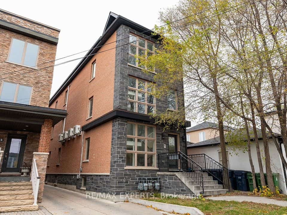 2 Hyde Avenue, Toronto, ON M6M 1J3