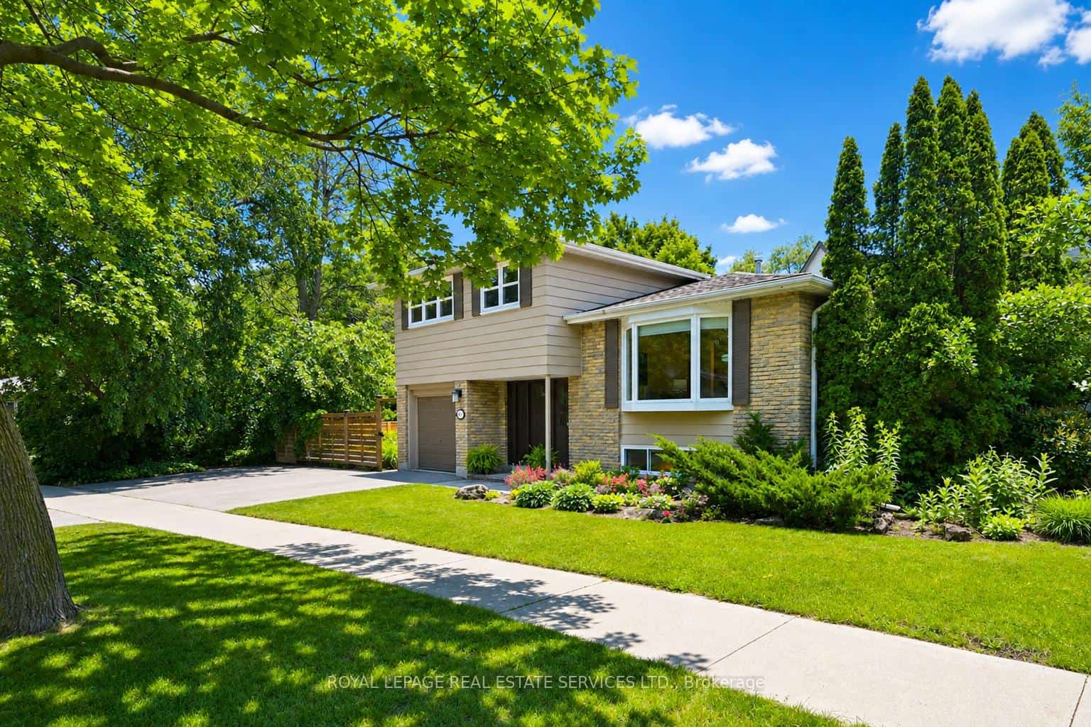 476 Maple Avenue, Oakville, ON L6J 2J4