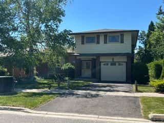 87 Oakwood Crescent, Peterborough, ON K9J 1N2