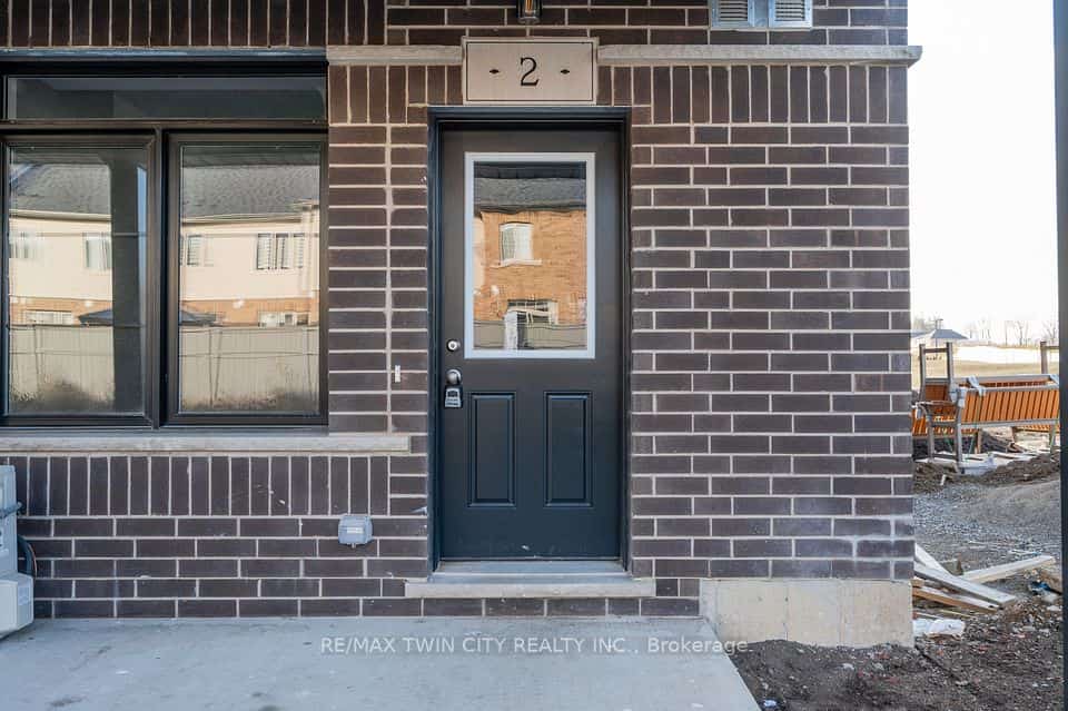 2 Oat Lane, Kitchener, ON N2R 0T1