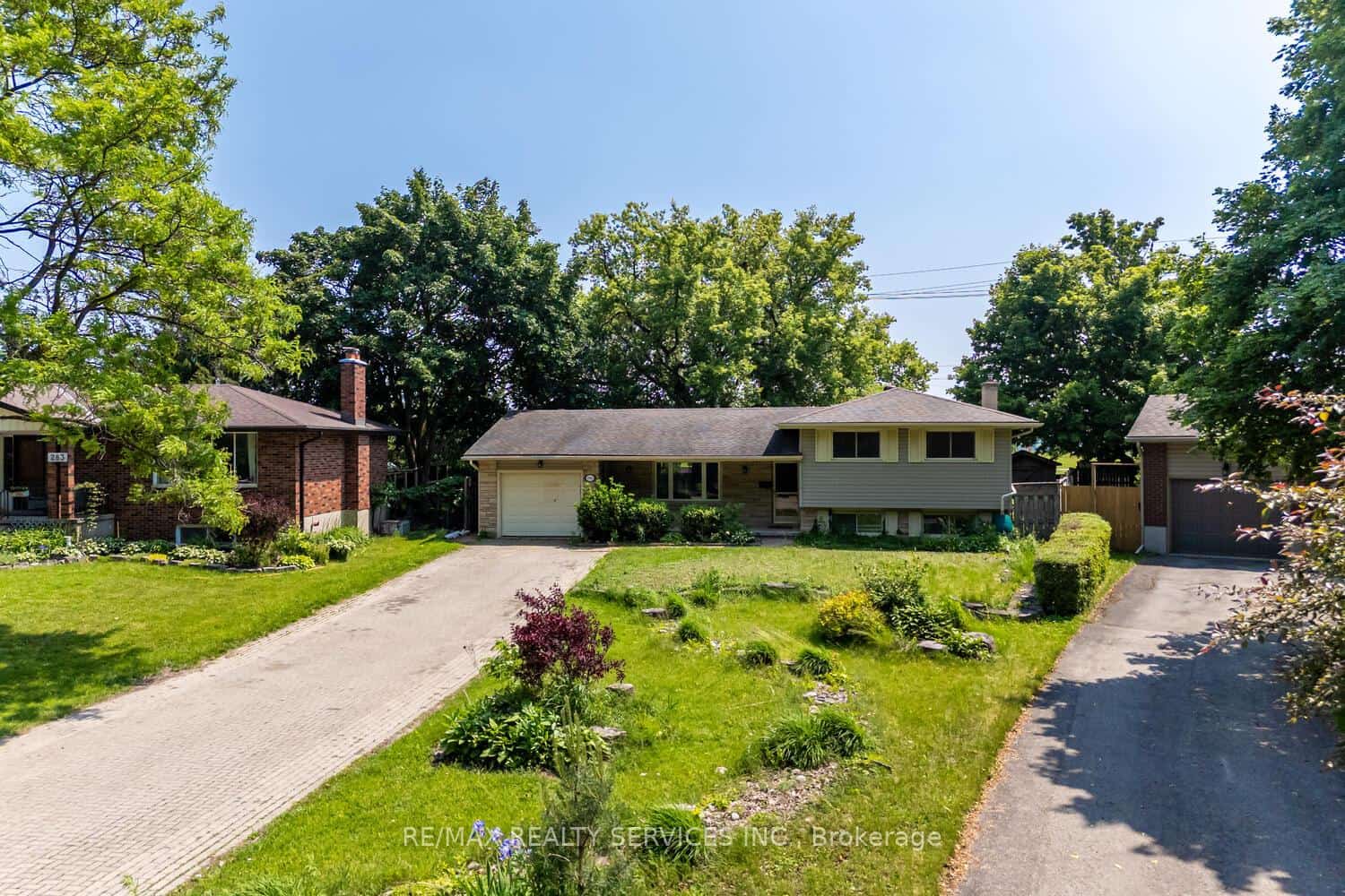 285 Thorncrest Drive, Waterloo, ON N2L 4L2