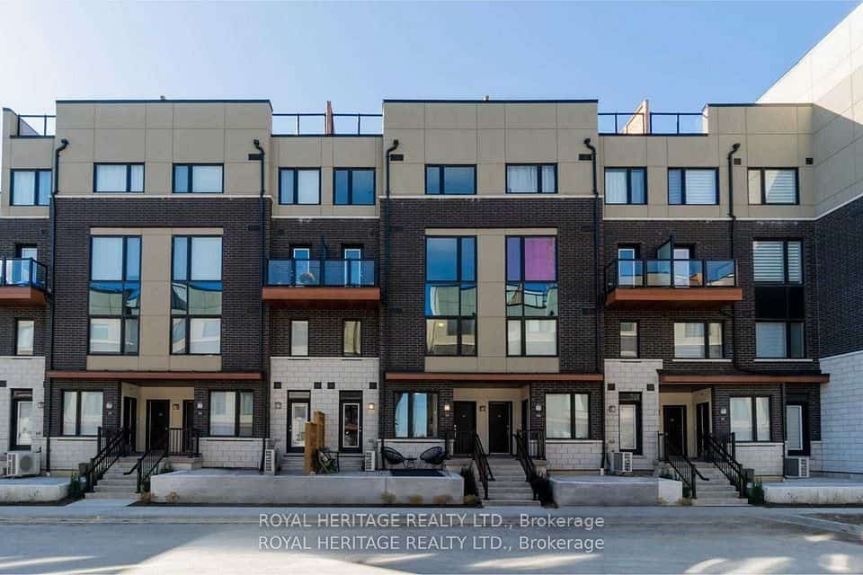 1555 Kingston Road, Pickering