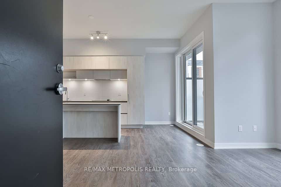 2 Steckley House Lane #906, Richmond Hill, ON L4S 1M4