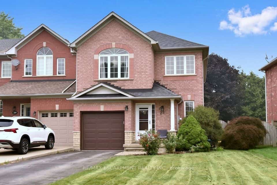22 Moore Crescent, Hamilton, ON L9G 4Z5