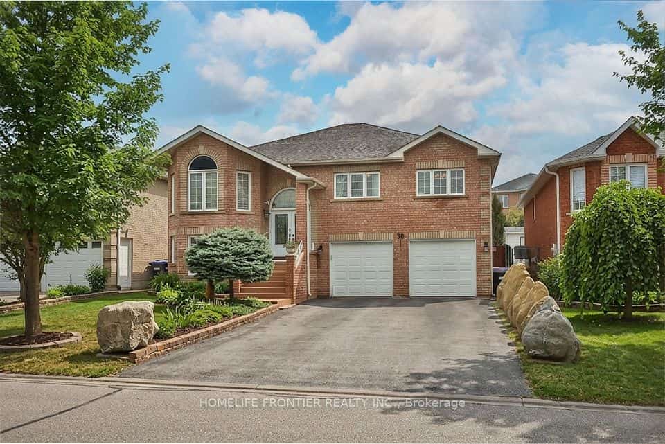 30 Saint Avenue, Bradford West Gwillimbury, ON L3Z 3E6
