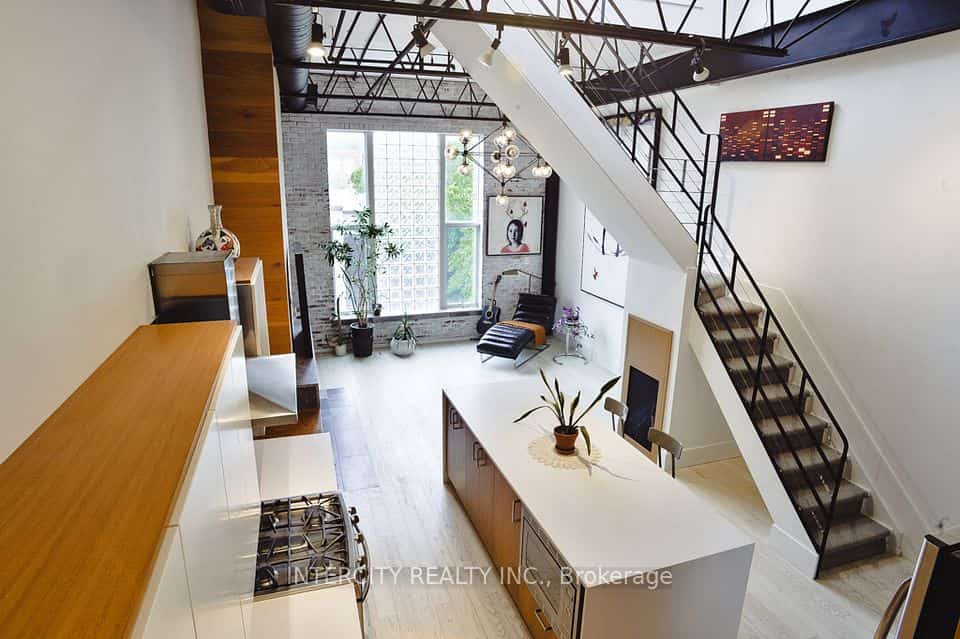 676 Richmond Street W #208, Toronto, ON M6J 1C3